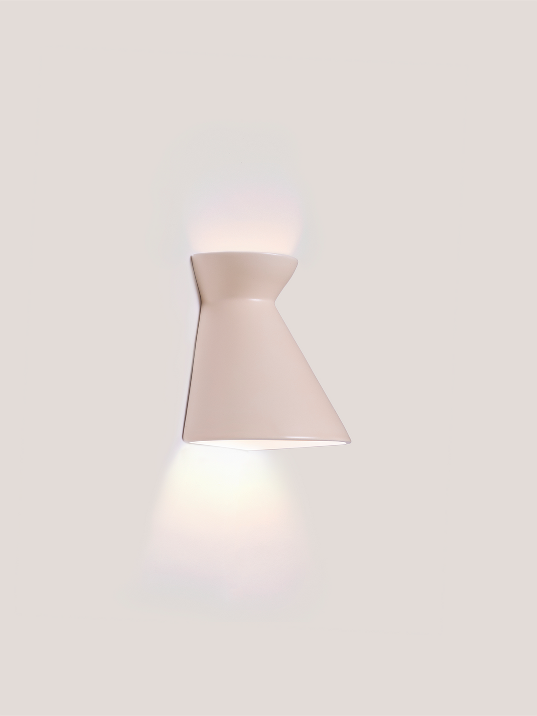Kiro Ceramic Wall Light — Shell White, Small detail