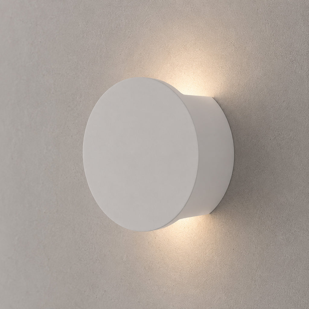 Leiron Round Wall Light — Paintable White Plaster, Up & Down