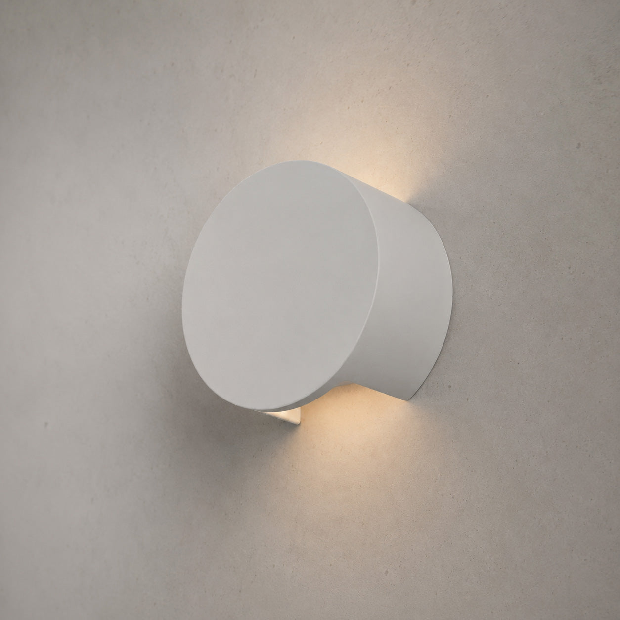 Leiron Round Wall Light — Paintable White Plaster, Up & Down
