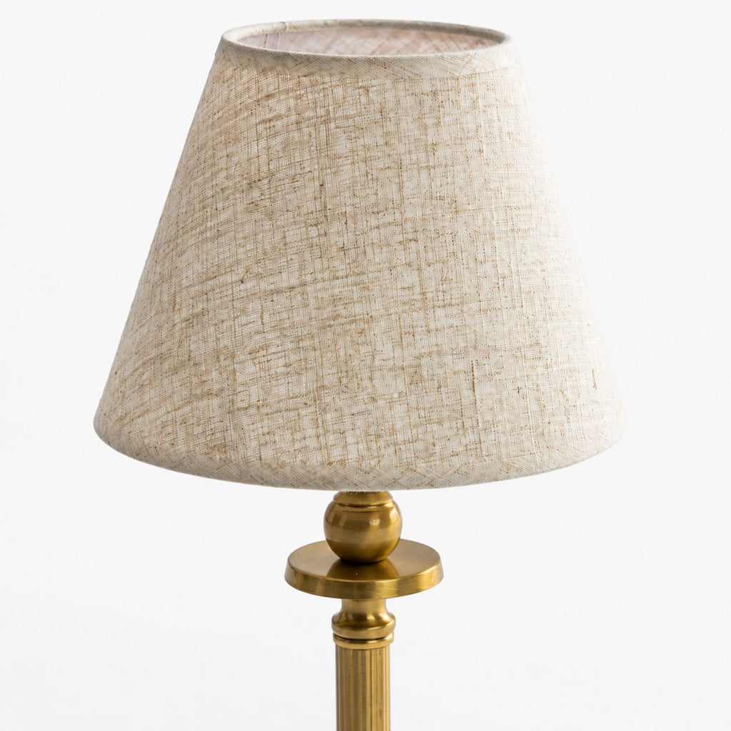 Lira table lamp, close-up of the oatmeal linen shade and brass stem