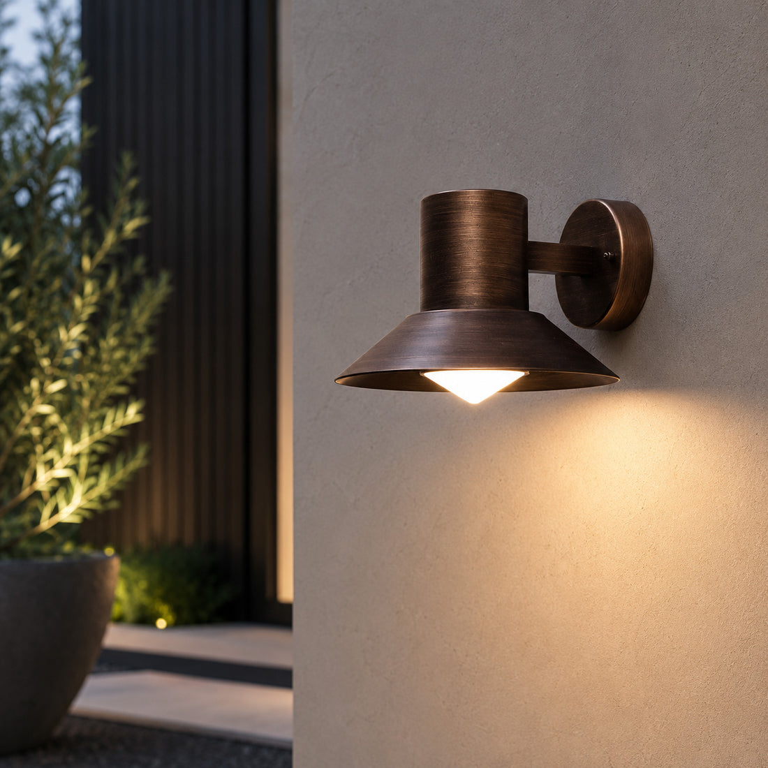 Venice Outdoor Wall Light — Antique Copper Look, IP44 detail