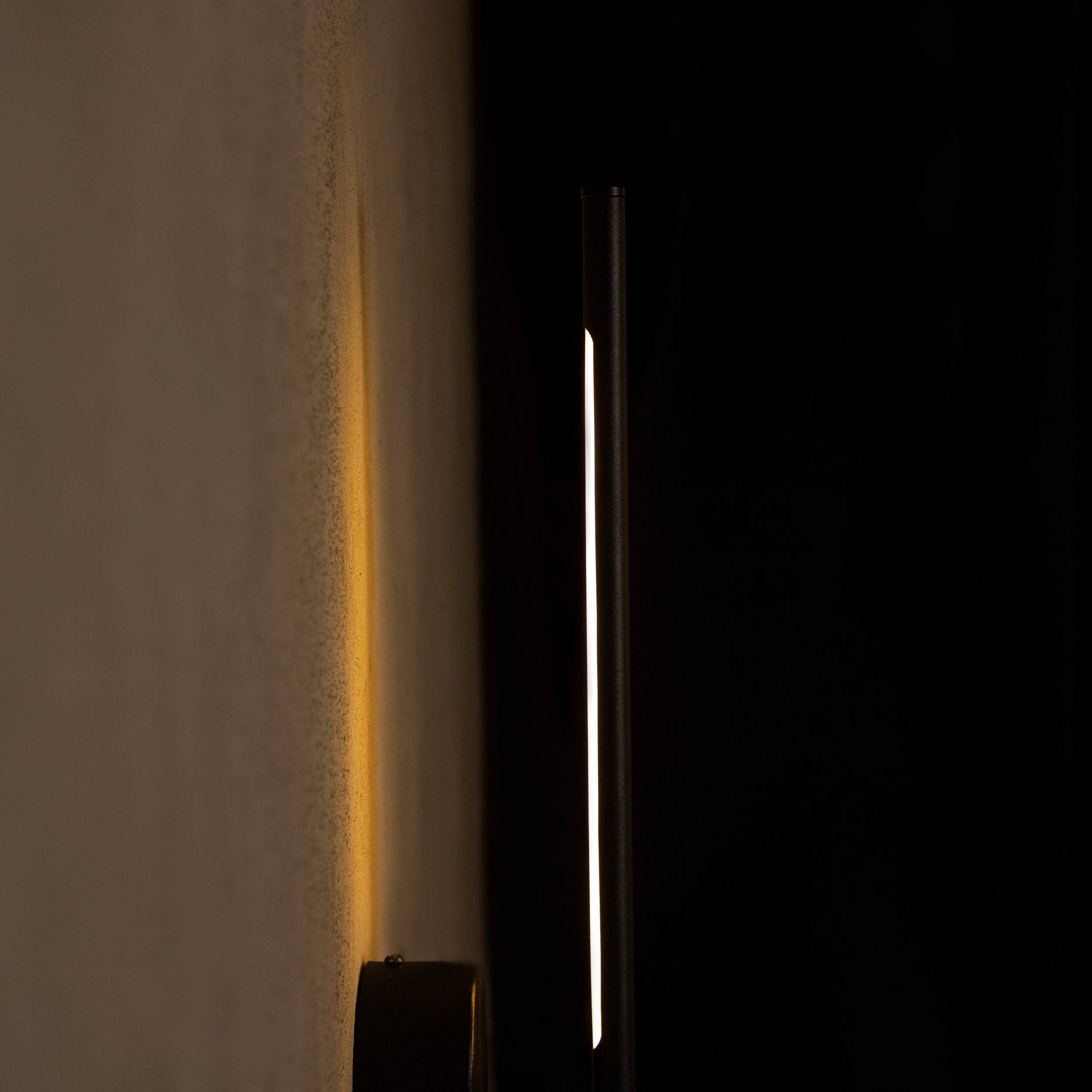Assos LED Wall Light — Matt Black, 70cm