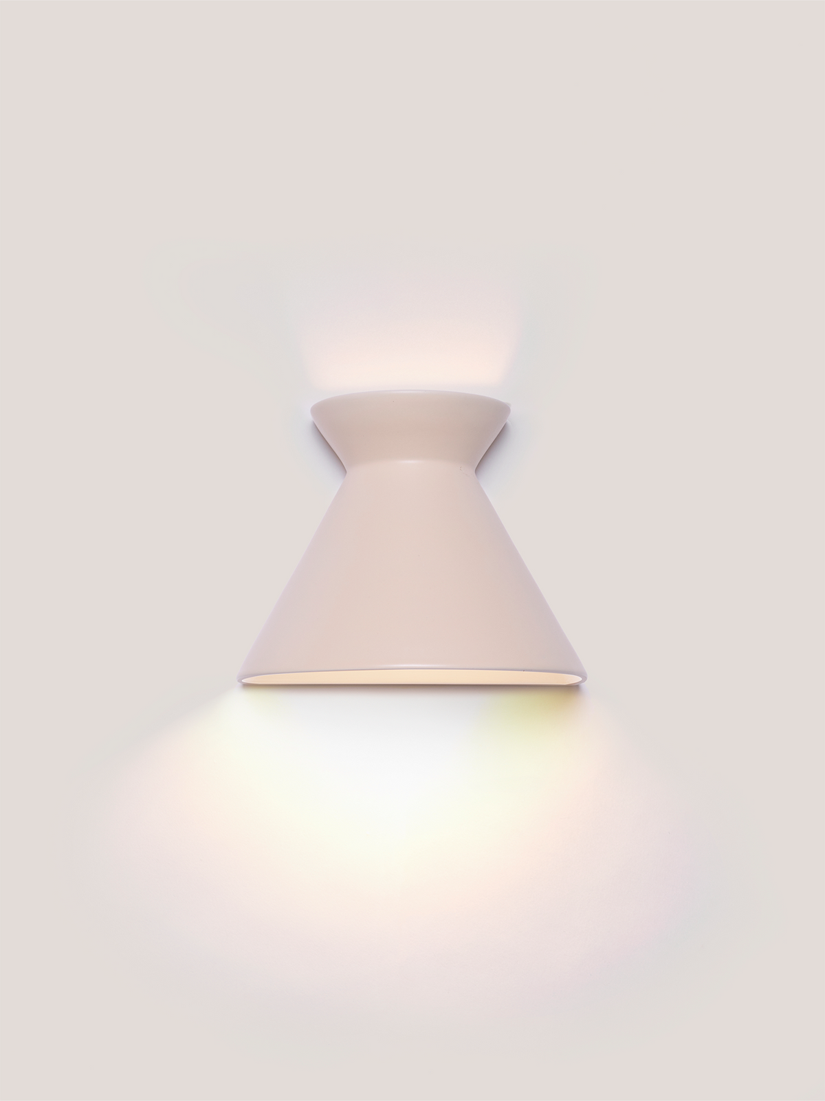 Kiro Ceramic Wall Light — Shell White, Large