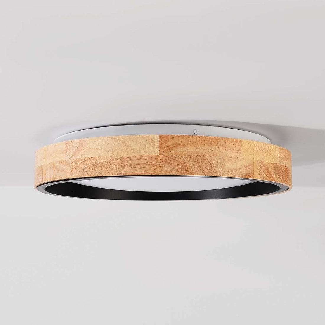 Close-up of Oda LED light natural oak-look detail and black contrast